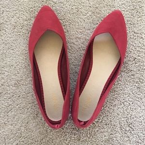 Pointed red shoes