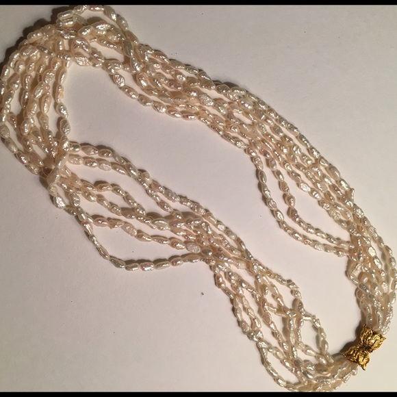 Jewelry - Freshwater pearl necklace