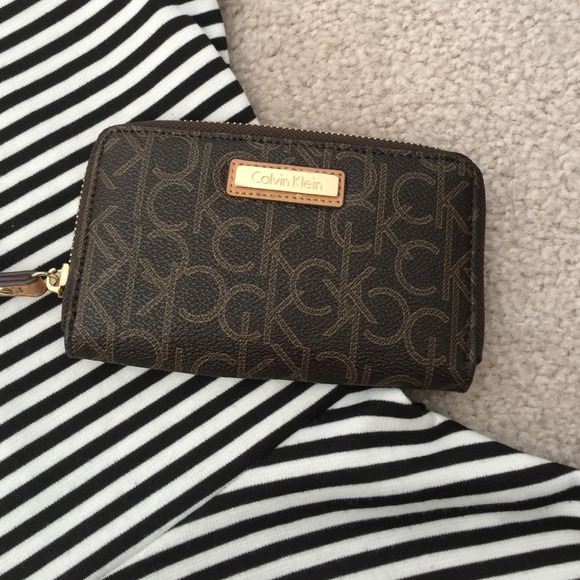 Peplum top & FREE wristlet - Picture 2 of 2