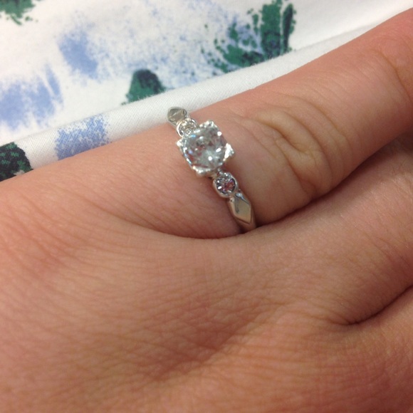 Sterling Silver CZ ring -- Size 7