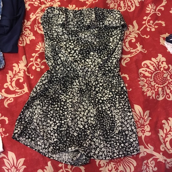 Flowery black and white romper - Picture 1 of 2