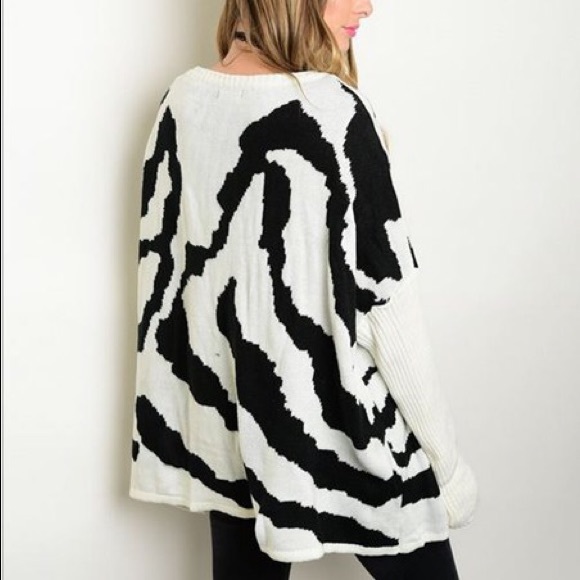 Black and White Oversized Sweater NWOT - Picture 3 of 4
