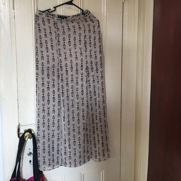 Maxi skirt with slits