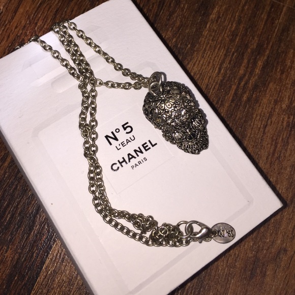 Silver skull necklace
