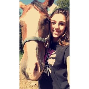 Meet your Posher, Danielle
