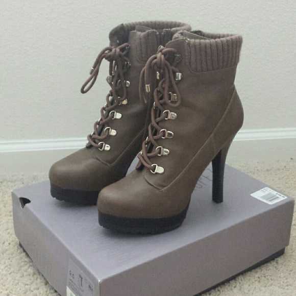 Jennifer Lopez heeled boots