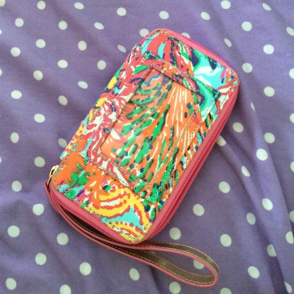 Authentic Lilly Pulitzer wristlet. Condition 💯.