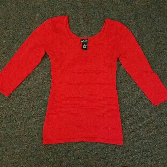 RED HORIZONTAL STRIPED SWEATER