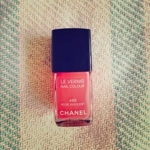 Auth. Chanel Le Vernis nail polish- rose insolent