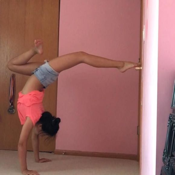 Meet your Posher, Ellis