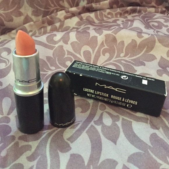 Mac cosmetics lustre lipstick fleur d'coral