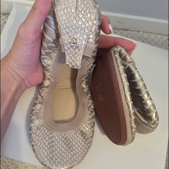 Yosi Samra foldable flats