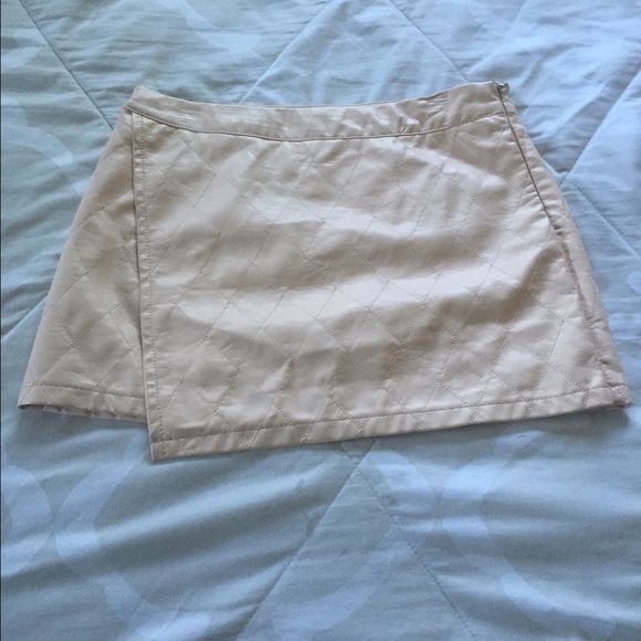 Pink quilted pleather mini skirt