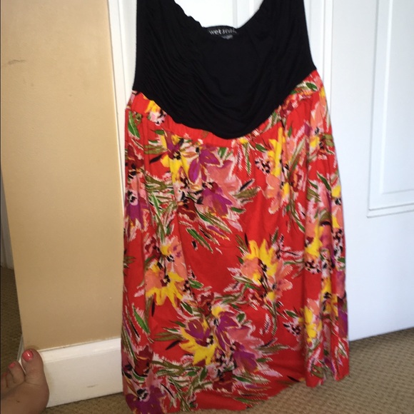Wet Seal Women’s Floral Strapless Flowy Dress