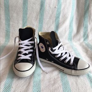 Nearly mint/perfect classic black converse hi tops