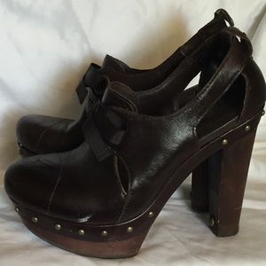 UGG clogs!!!! Awesome head turning shoe!!!