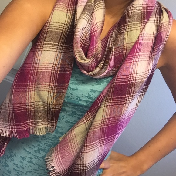 Purple plaid scarf - Picture 2 of 3