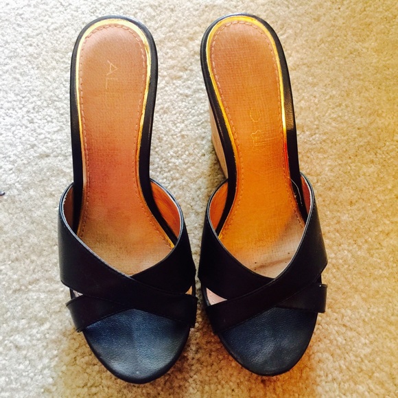 Aldo sandals, 60% off