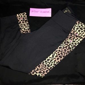 Betsey Johnson active jogger Capri size L