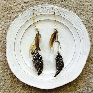 ❤️HP!❤️Feather Earrings -Express