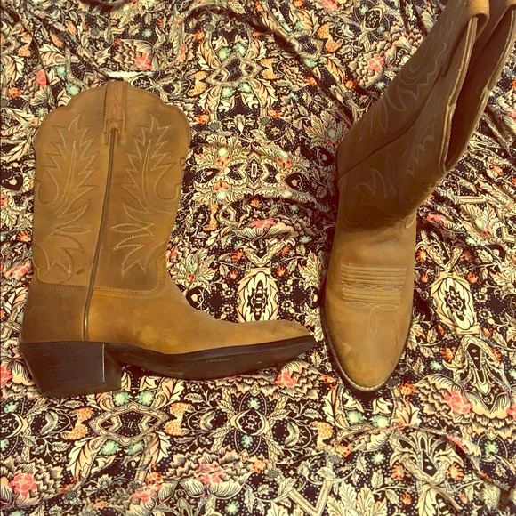 Women's Ariat cowboy boots