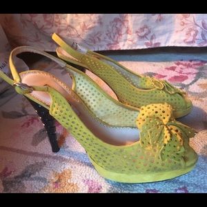 Oscar de la Renta yellow "corkscrew" slingbacks