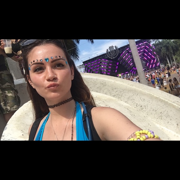 Meet your Posher, Christa - Picture 5 of 5