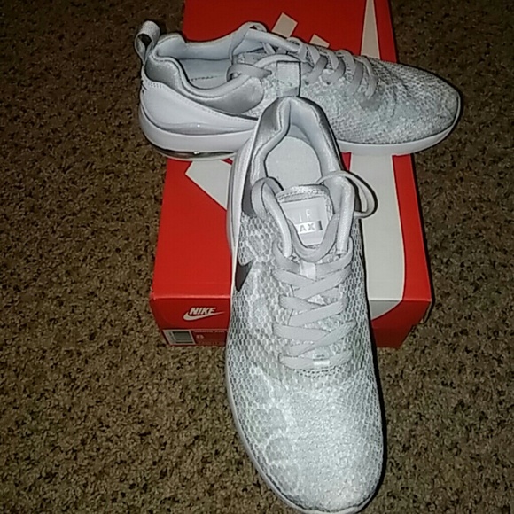 Nike tennishoes