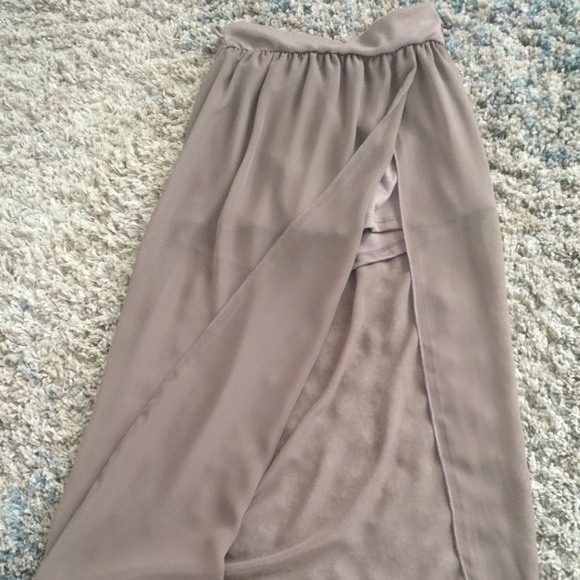 Open slit long skirt