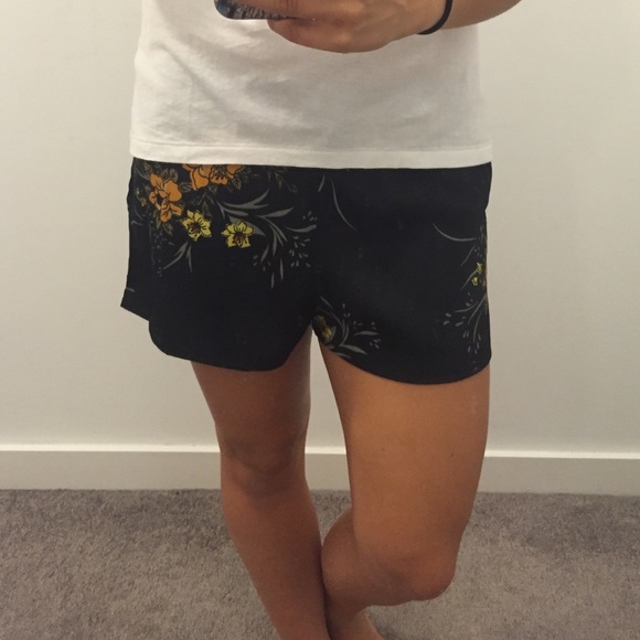Topshop Floral Shorts - Band of Gypsies - Picture 4 of 5