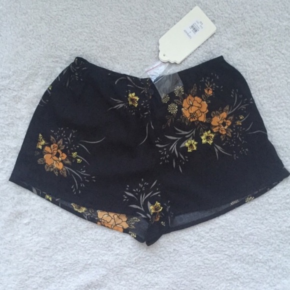 Topshop Floral Shorts - Band of Gypsies - Picture 5 of 5