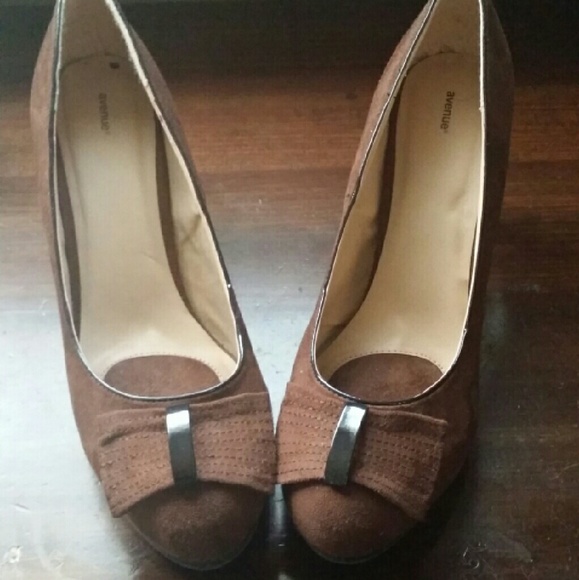 *PRICE REDUCTION* Brown suede pumps