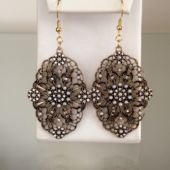 NWOT Antiqued Gold Finish Earrings on Wires - Picture 2 of 4