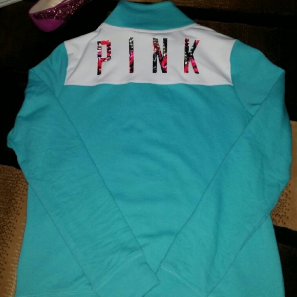 🎉🎉🎉SOLD!!!VS PINK Ultimate Quarter Zip! - Picture 3 of 4