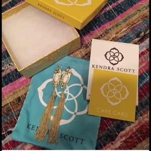 NEW W/ TAG: Kendra Scott white ErinTassel earrings