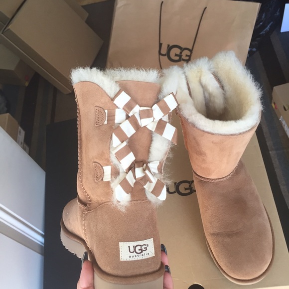 UGG authentic Bailey bow Chestnut boots Sz 10 new - Picture 4 of 4