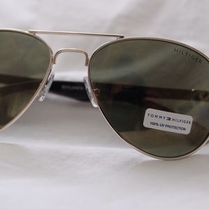 ❕BRAND NEW Tommy Hilfiger Sunglasses❕✨