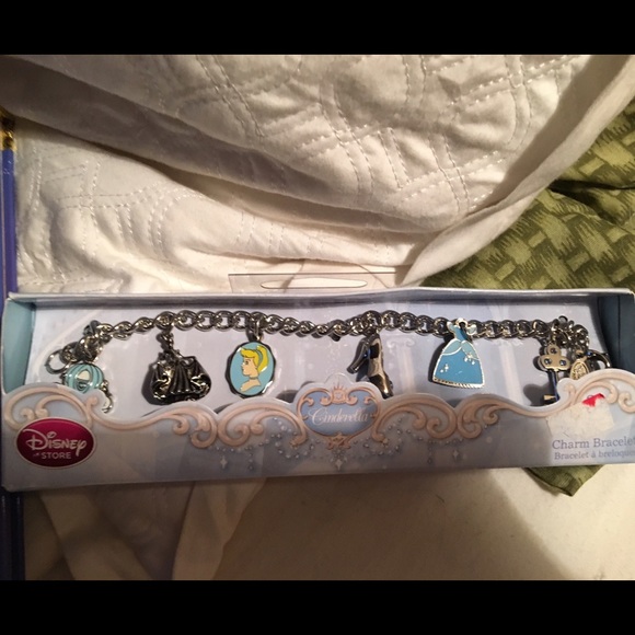 NWT adorable Cinderella charm bracelet!