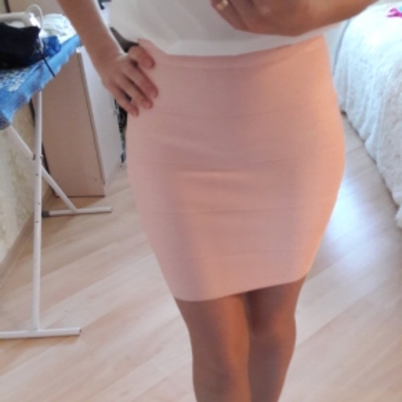 NWT Detailed Fringe Top & pink bandage mini skirt - Picture 7 of 7