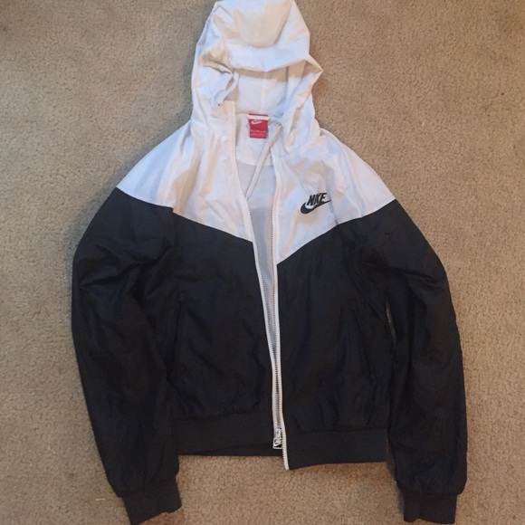 NIKE WINDBREAKER