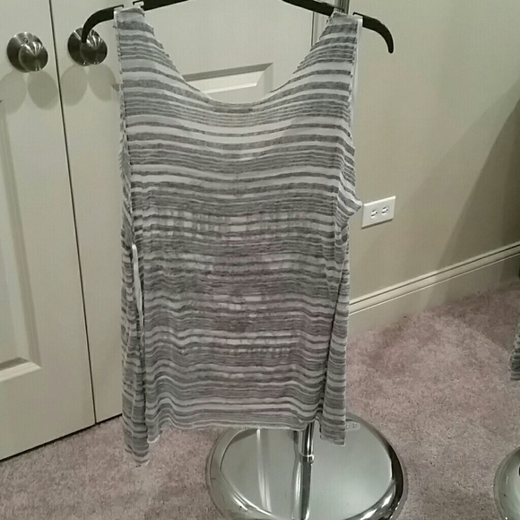 Skull Tank - Picture 2 of 3