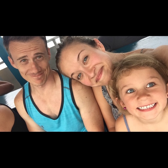 Meet your Posher, Alyssa 💥 - Picture 2 of 4