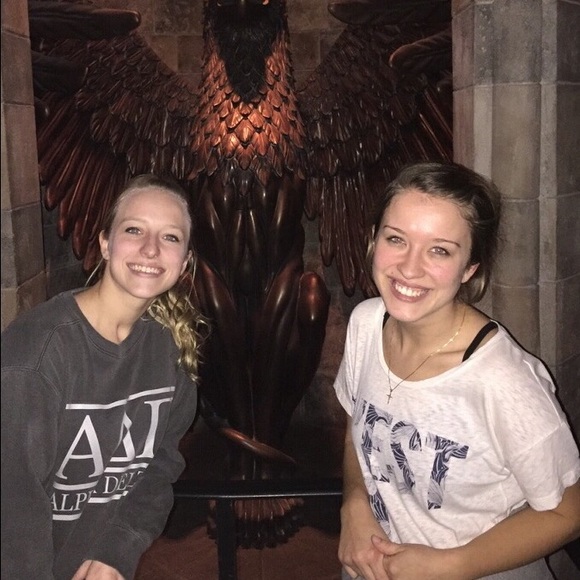 Meet your Posher, Alyssa 💥 - Picture 4 of 4