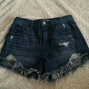 Hollister high waisted destroyed festival shortie!