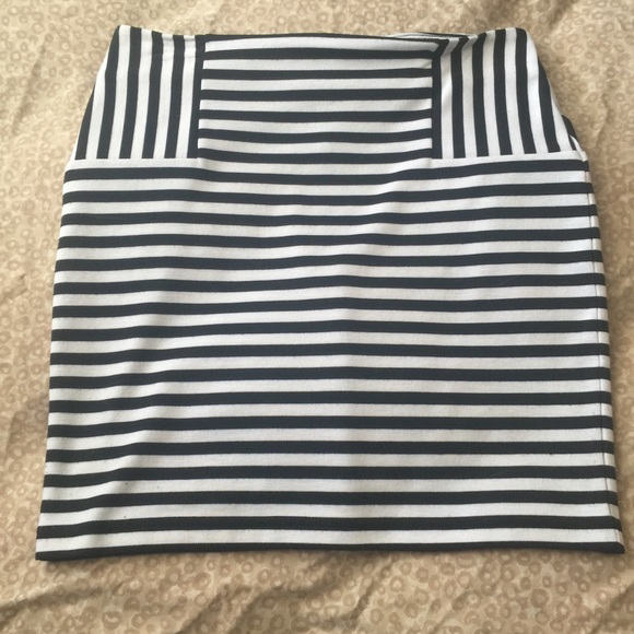 Striped black & white mini skirt