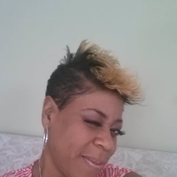 Meet your Posher, Iris