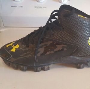 Boys size 1 under armour cleats