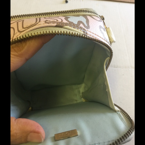 Crosbody - Picture 3 of 4