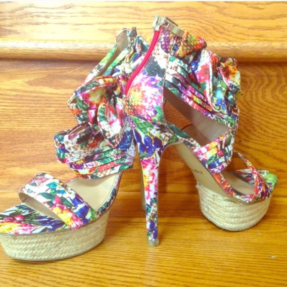 zigi soho platform floral wedge