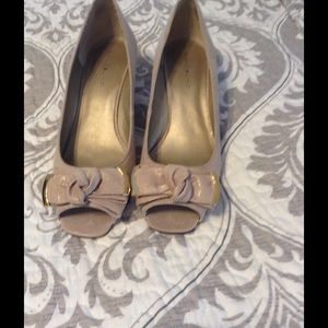 Bandolino Taupe Wedges